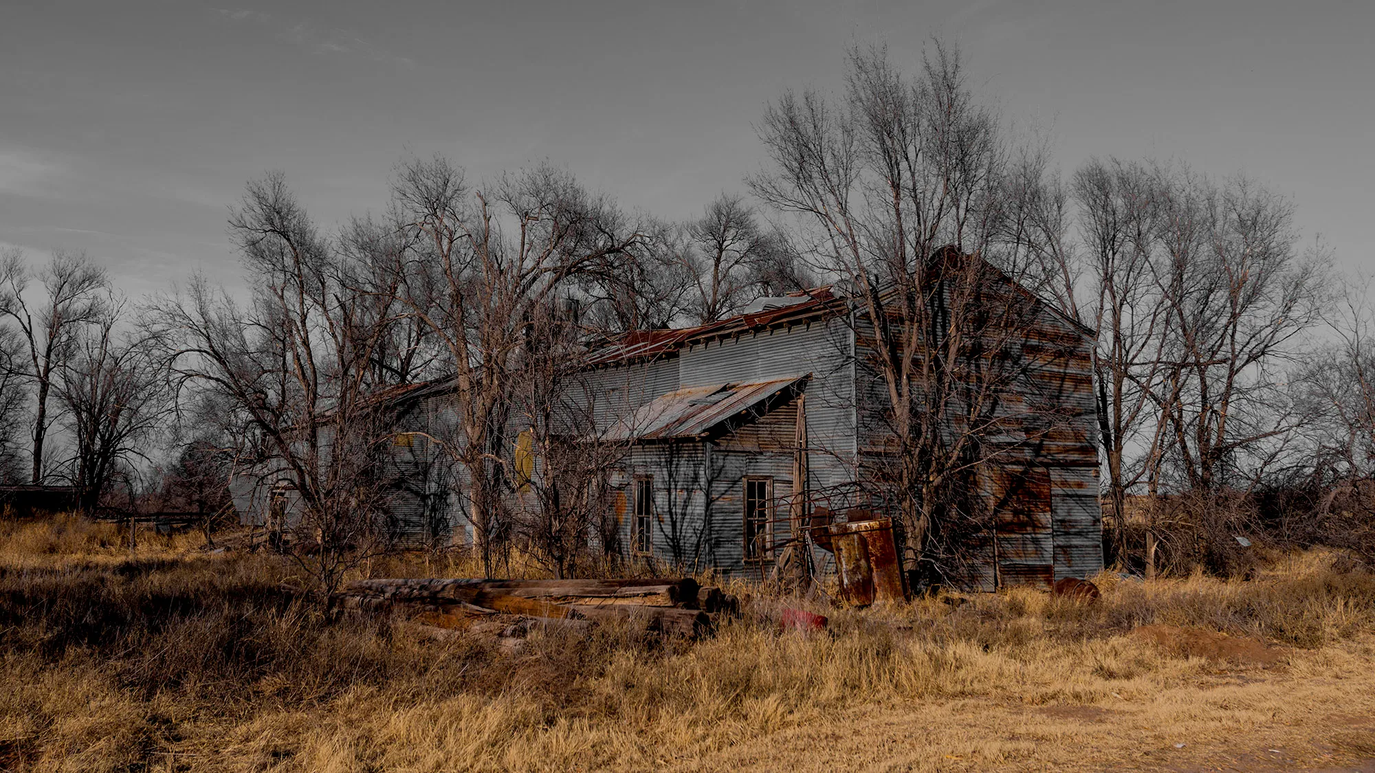 Photograph of dilapidated cotton gin
